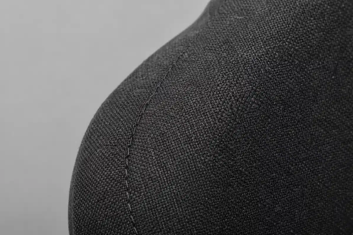Close-up van geweven stoffen bekleding op een gamestoel